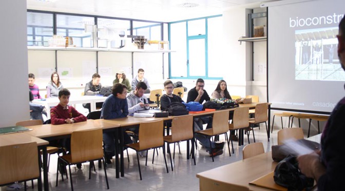 Comienza la colaboración de okambuva con la formación en Bioconstrucción con la Universitat Jaume I de Castellón