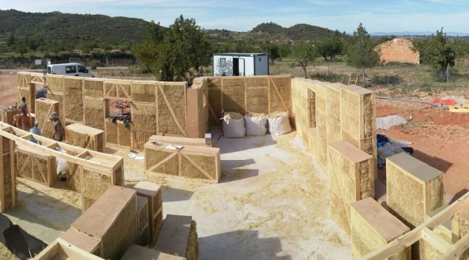 La nueva generación de construcción con balas de paja ya está en España